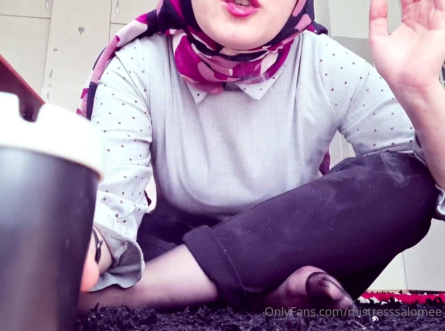 Normalde sigara icmiyorum ama icip boyle dumanli bir video cekmek istedim Normalde sigara icmiyorum ama icip boyle dumanli bir video cekmek istedim